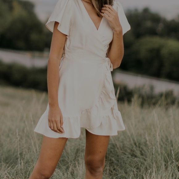 Short White dress - Picture 2 of 2